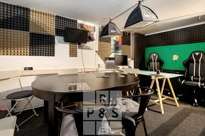 Prodej obchodního prostoru, Praha - Smíchov, Zborovská, 186 m2