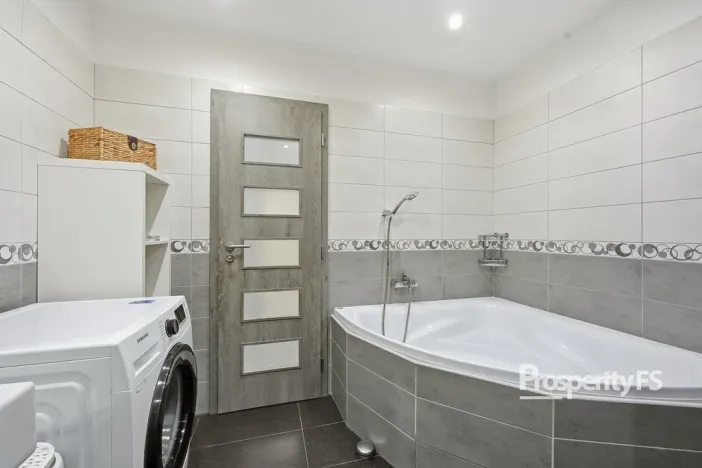 Prodej bytu 4+1, Ústí nad Labem - Bukov, Vinařská, 87 m2