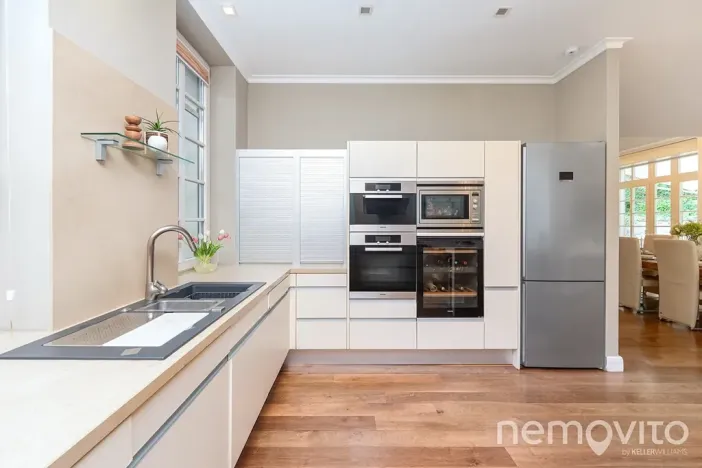 Prodej vily, Praha - Dejvice, V Šáreckém údolí, 459 m2