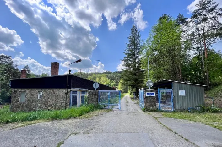 Prodej výrobních prostor, Skryje, 3000 m2