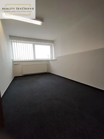 Pronájem obchodního prostoru, Hradec Králové, Vlčkovická, 700 m2