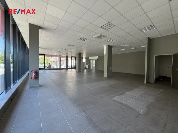 Pronájem obchodního prostoru, Hradec Králové, třída Edvarda Beneše, 220 m2