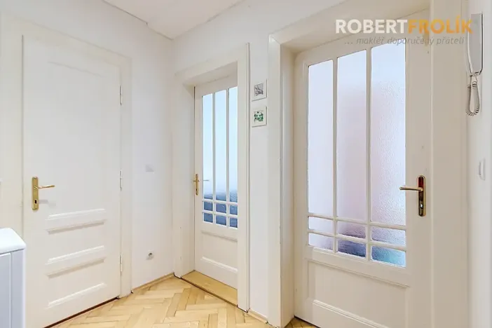 Pronájem bytu 1+1, Praha - Bubeneč, V. P. Čkalova, 55 m2