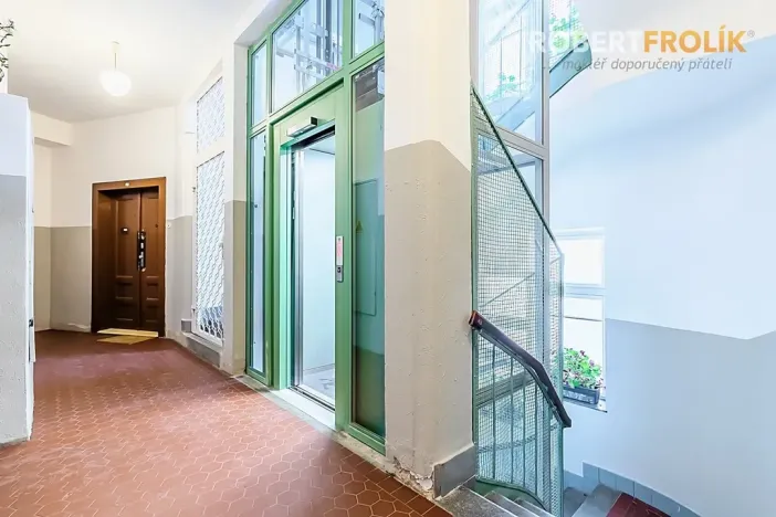 Pronájem bytu 1+1, Praha - Bubeneč, V. P. Čkalova, 55 m2