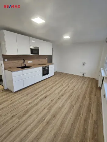 Pronájem bytu 1+kk, Kladno, V Bažantnici, 33 m2