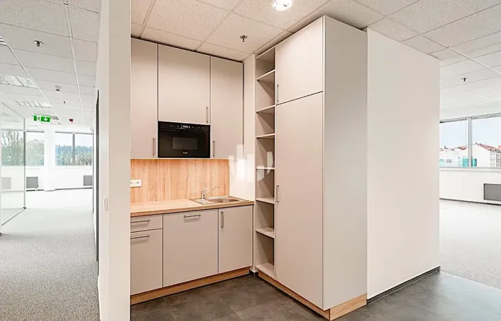 Pronájem kanceláře, Praha - Holešovice, Jankovcova, 291 m2