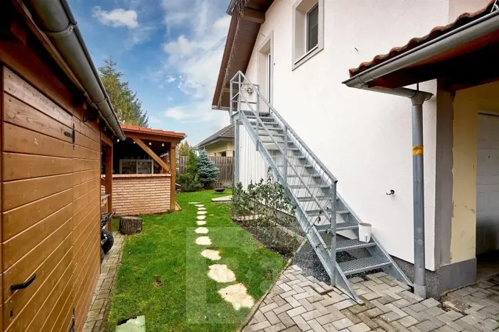 Prodej rodinného domu, Zlatníky-Hodkovice, Souběžná, 139 m2