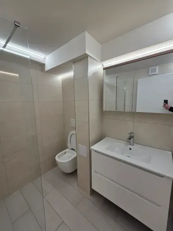 Pronájem bytu 1+kk, Praha - Vinohrady, Nad olšinami, 27 m2