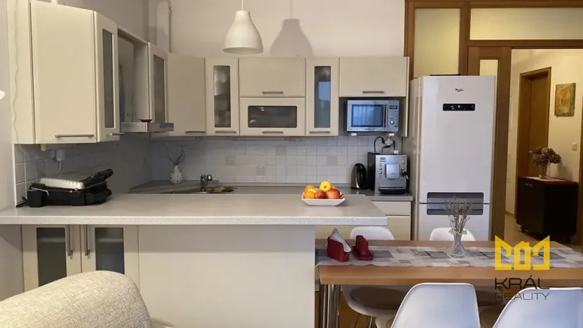 Pronájem bytu 2+kk, Praha - Prosek, Valečovská, 68 m2