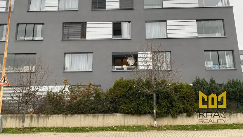 Pronájem bytu 2+kk, Praha - Prosek, Valečovská, 68 m2