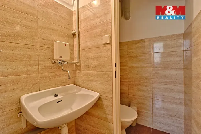 Pronájem obchodního prostoru, Čáslav - Čáslav-Staré Město, Váchova, 27 m2