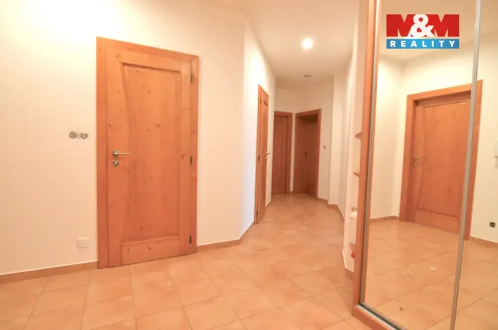 Pronájem bytu 4+kk, Praha - Hloubětín, V Novém Hloubětíně, 120 m2