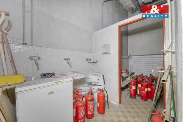 Pronájem skladu, Plzeň - Jižní Předměstí, Husova, 70 m2