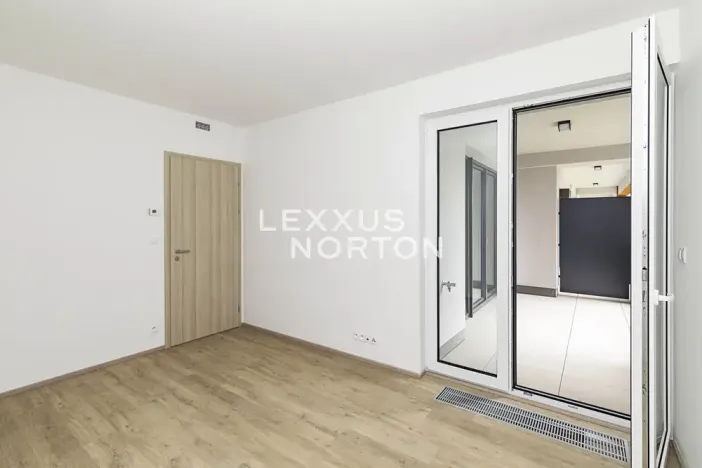 Pronájem bytu 2+kk, Praha - Hloubětín, Poděbradská, 60 m2