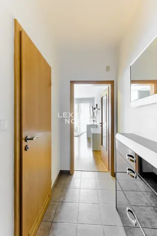 Pronájem bytu 1+kk, Praha - Smíchov, Jeřabinová, 33 m2