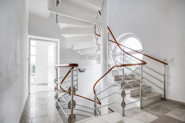 Prodej vily, Křižanov, Benešovo náměstí, 530 m2