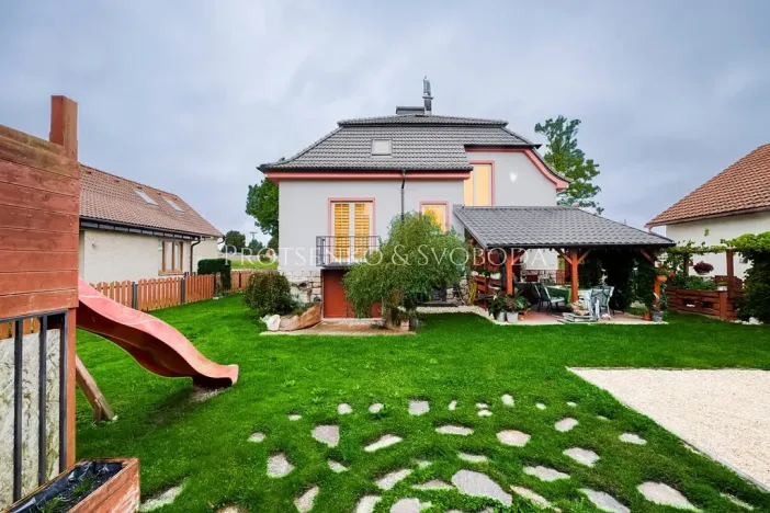 Prodej obchodního prostoru, Suchdol nad Lužnicí, Pražská, 180 m2