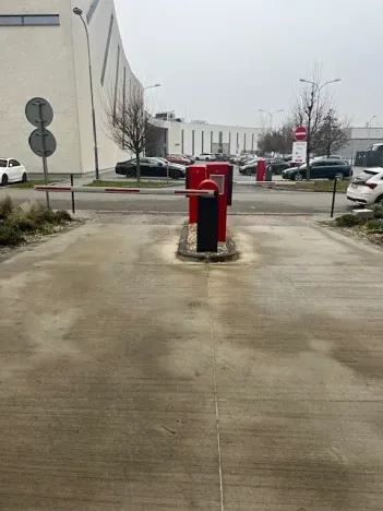 Pronájem garážového stání, Brno, Kigginsova, 12 m2