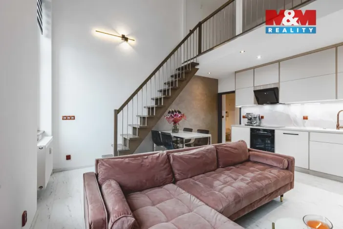 Prodej bytu 4+kk, Klatovy - Klatovy III, Husovo náměstí, 78 m2