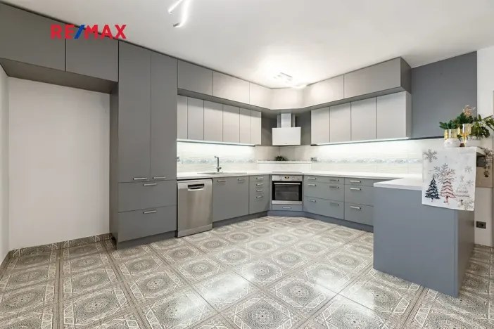 Prodej rodinného domu, Okrouhlo, 241 m2