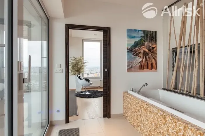 Pronájem atypického bytu, Brno, Majdalenky, 200 m2