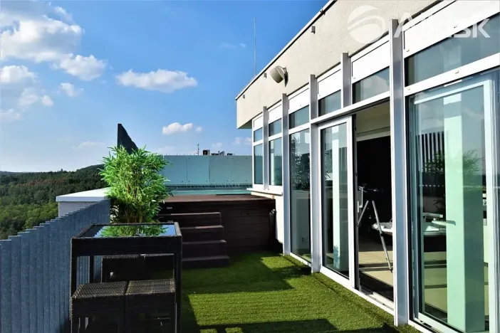 Pronájem atypického bytu, Brno, Majdalenky, 200 m2