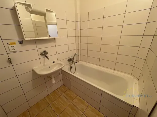 Pronájem bytu 2+kk, Praha - Nusle, Žateckých, 45 m2