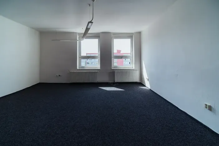 Pronájem kanceláře, Pardubice, Pernerova, 20 m2