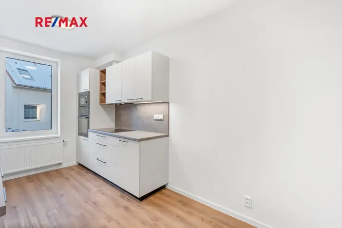 Pronájem bytu 1+1, Praha - Žižkov, Na mokřině, 41 m2