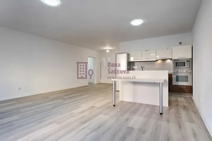 Pronájem bytu 1+kk, Jindřichův Hradec, nám. Míru, 58 m2