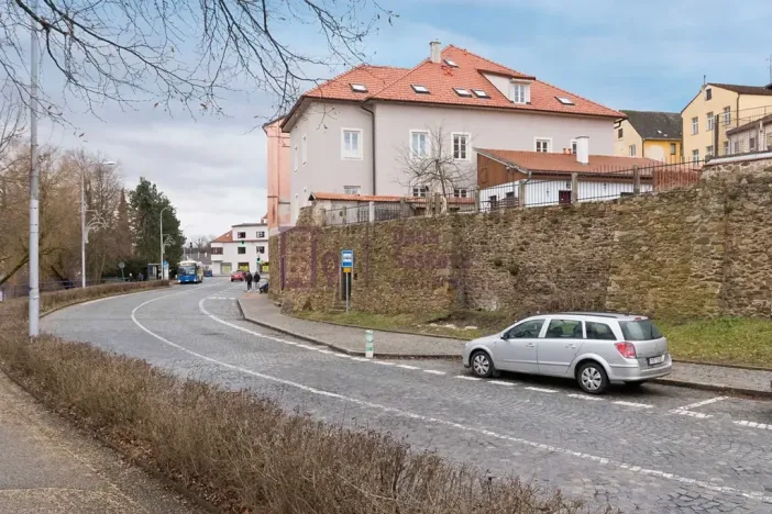 Pronájem bytu 1+kk, Jindřichův Hradec, nám. Míru, 58 m2