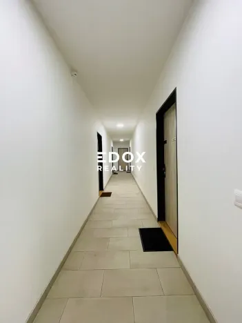 Pronájem bytu 1+kk, Praha - Košíře, Naskové, 34 m2