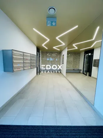 Pronájem bytu 1+kk, Praha - Košíře, Naskové, 34 m2