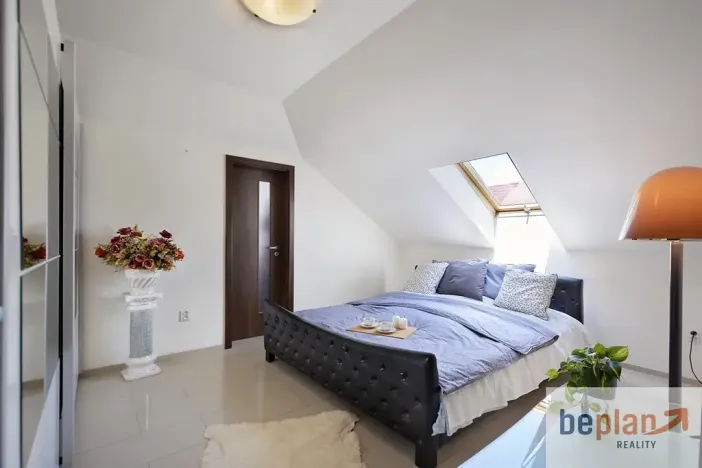 Prodej rodinného domu, Květnice, V Zelených, 300 m2