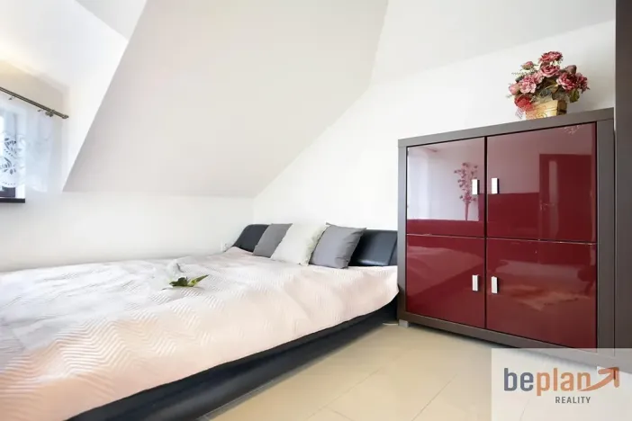 Prodej rodinného domu, Květnice, V Zelených, 300 m2