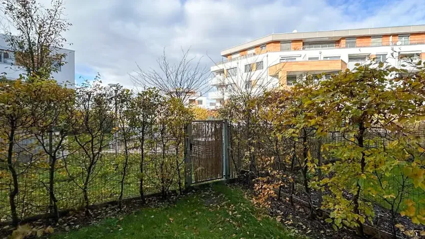 Pronájem bytu 2+kk, Praha - Hloubětín, Krylovecká, 55 m2