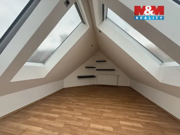 Pronájem atypického bytu, Žatec, Žižkovo náměstí, 100 m2