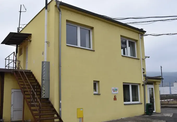 Pronájem kanceláře, Chlumec, U Dálnice, 42 m2