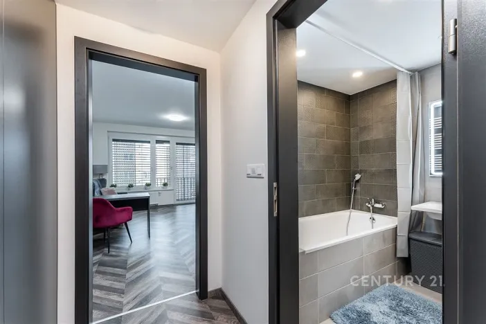 Pronájem bytu 1+kk, Praha, Kolbenova, 30 m2