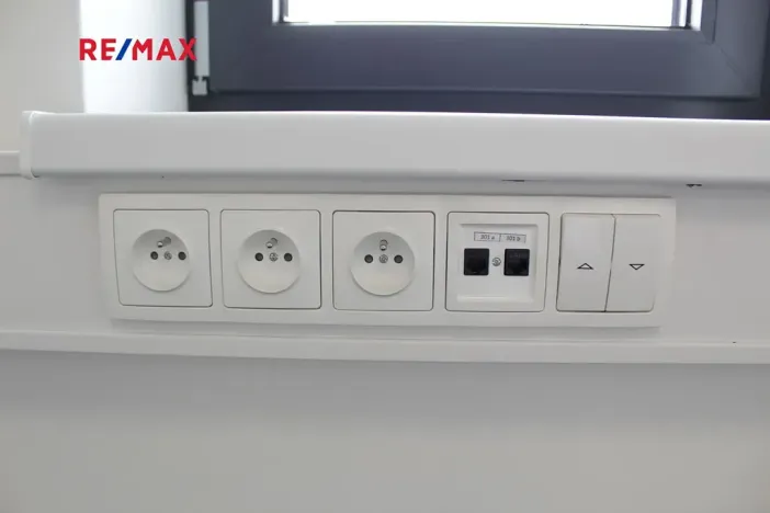 Pronájem kanceláře, Praha - Dolní Měcholupy, Ke Kablu, 23 m2