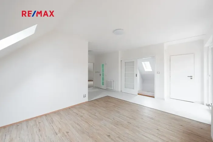 Prodej komerční nemovitosti, Měchenice, Hlavní, 330 m2