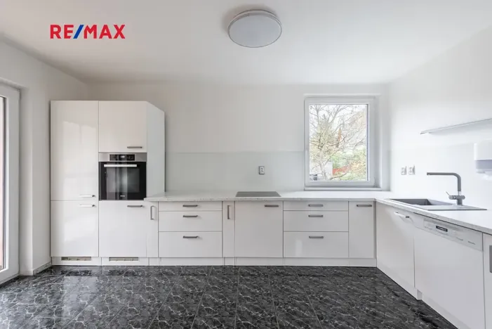 Prodej vily, Měchenice, Hlavní, 330 m2