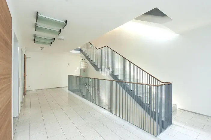 Pronájem kanceláře, Praha - Smíchov, Štefánikova, 160 m2