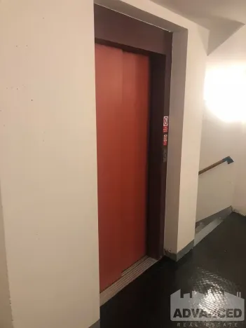 Pronájem garážového stání, Praha - Vinohrady, Hradecká, 12 m2