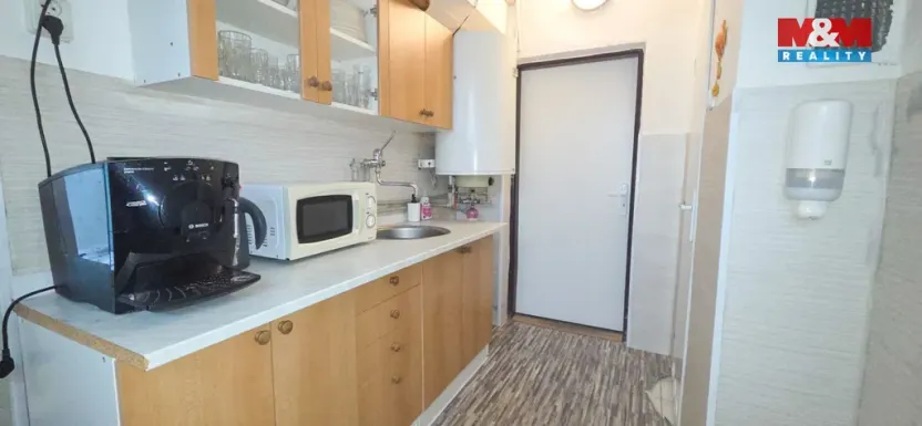 Pronájem obchodního prostoru, Pardubice - Zelené Předměstí, 17. listopadu, 140 m2