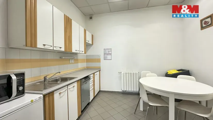 Pronájem kanceláře, Mladá Boleslav, Koněvova, 405 m2