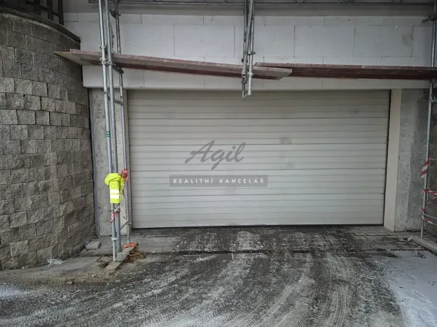 Pronájem garážového stání, Brno, 15 m2
