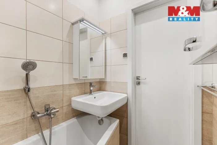 Prodej bytu 2+kk, Praha - Modřany, Urbánkova, 44 m2