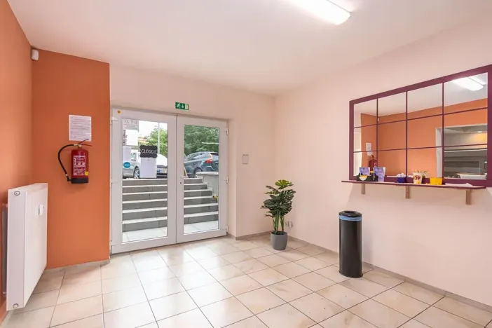 Prodej obchodního prostoru, Praha - Vršovice, Petrohradská, 68 m2