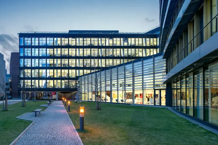 Pronájem kanceláře, Praha - Nusle, Pikrtova, 1500 m2